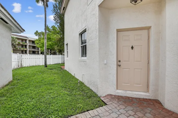$3,750 | 7524 Northwest 1st Place, Plantation, FL 33317
