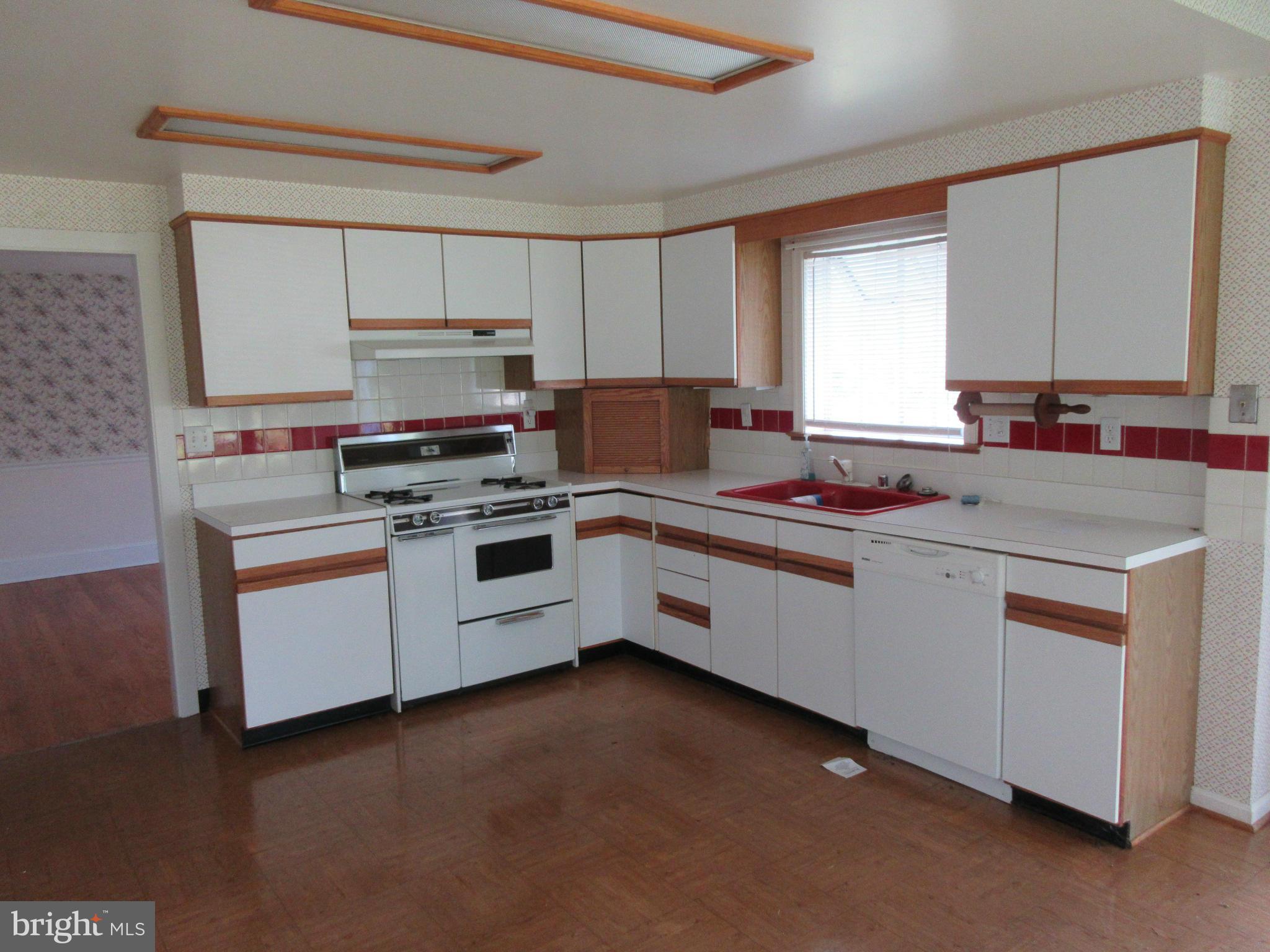 19404 Aquasco Road Aquasco, MD 20608 - Photo 5 of 16 Kitchen