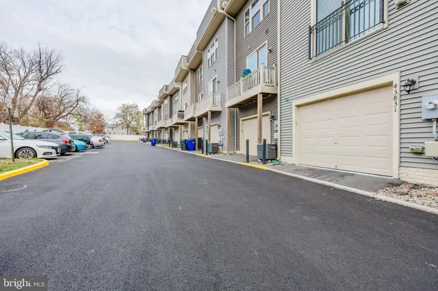 $3,000 | 43831 Stubble Cor Square, Ashburn, VA 20147