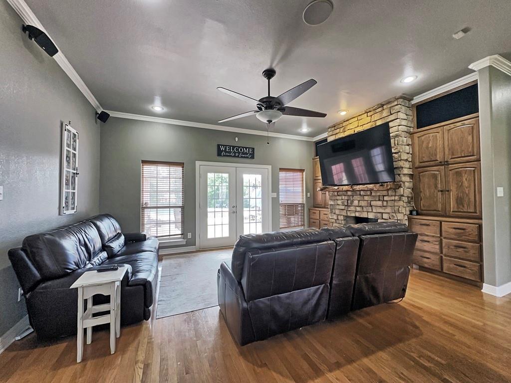 912 Van Winkle Circle Athens, TX 75751 - Photo 2 of 14 a living room with furniture and a flat screen tv