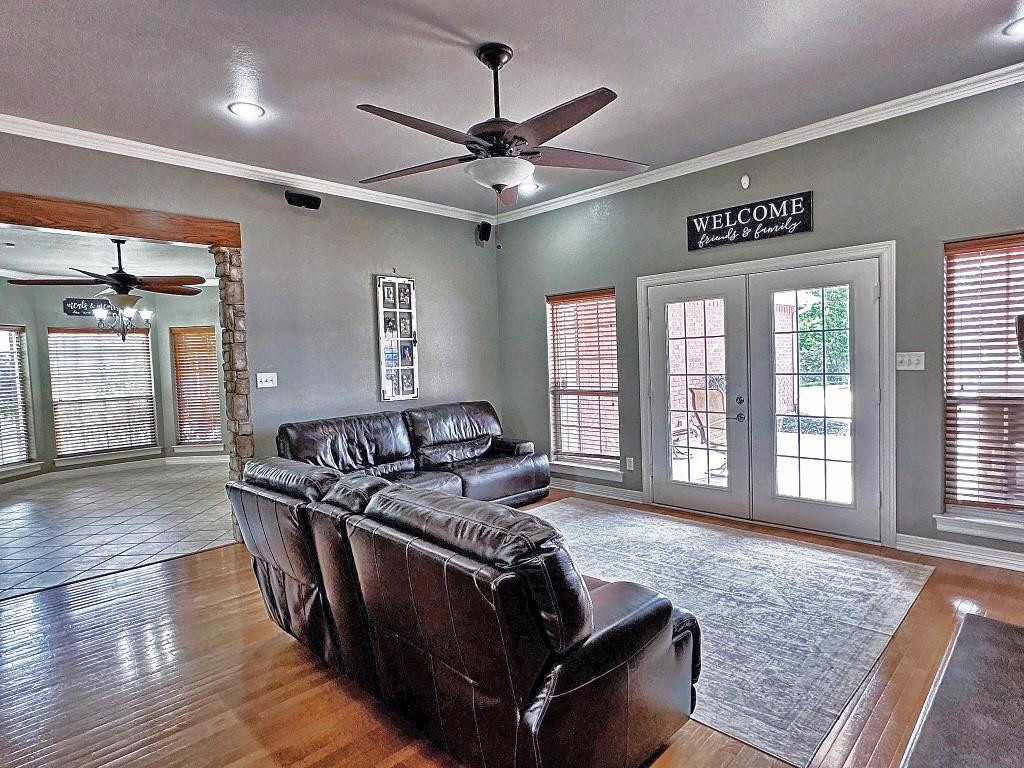 912 Van Winkle Circle Athens, TX 75751 - Photo 3 of 14 a bed room with furniture and a window