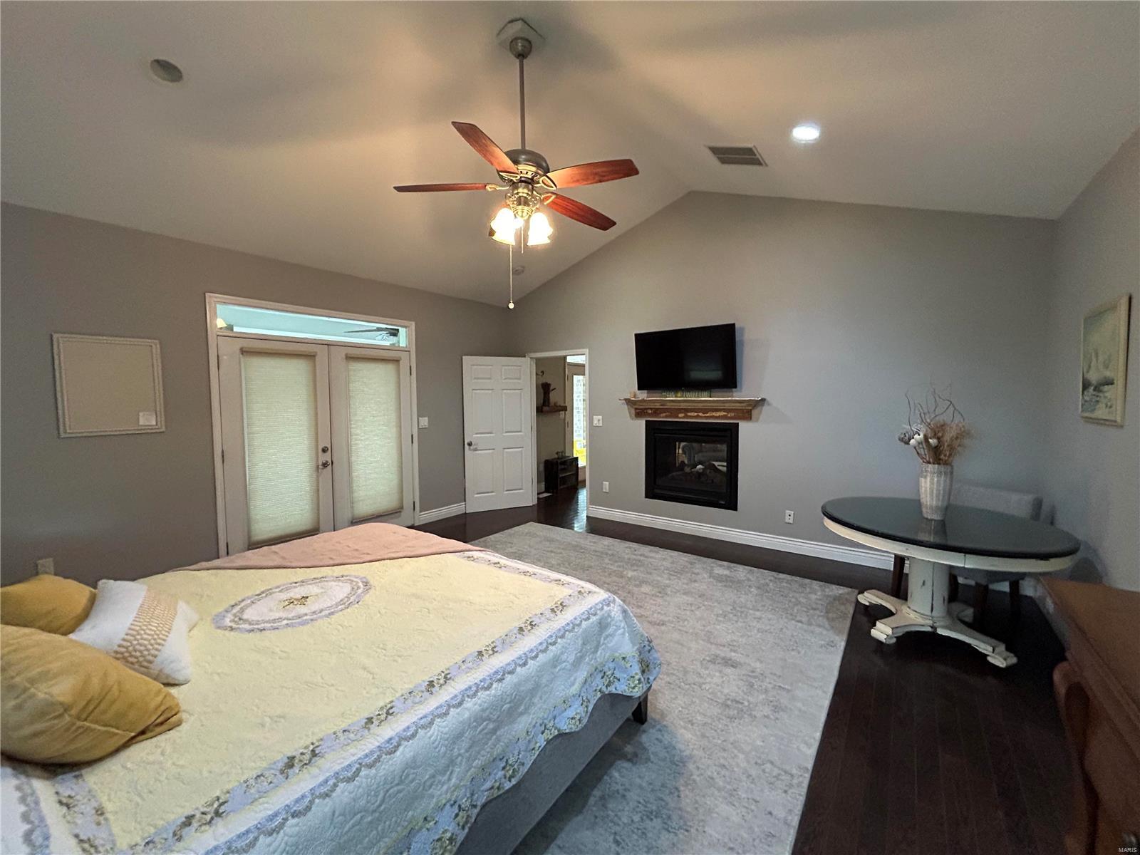 10990 Lake Road Highland, IL 62249 - Photo 14 of 27