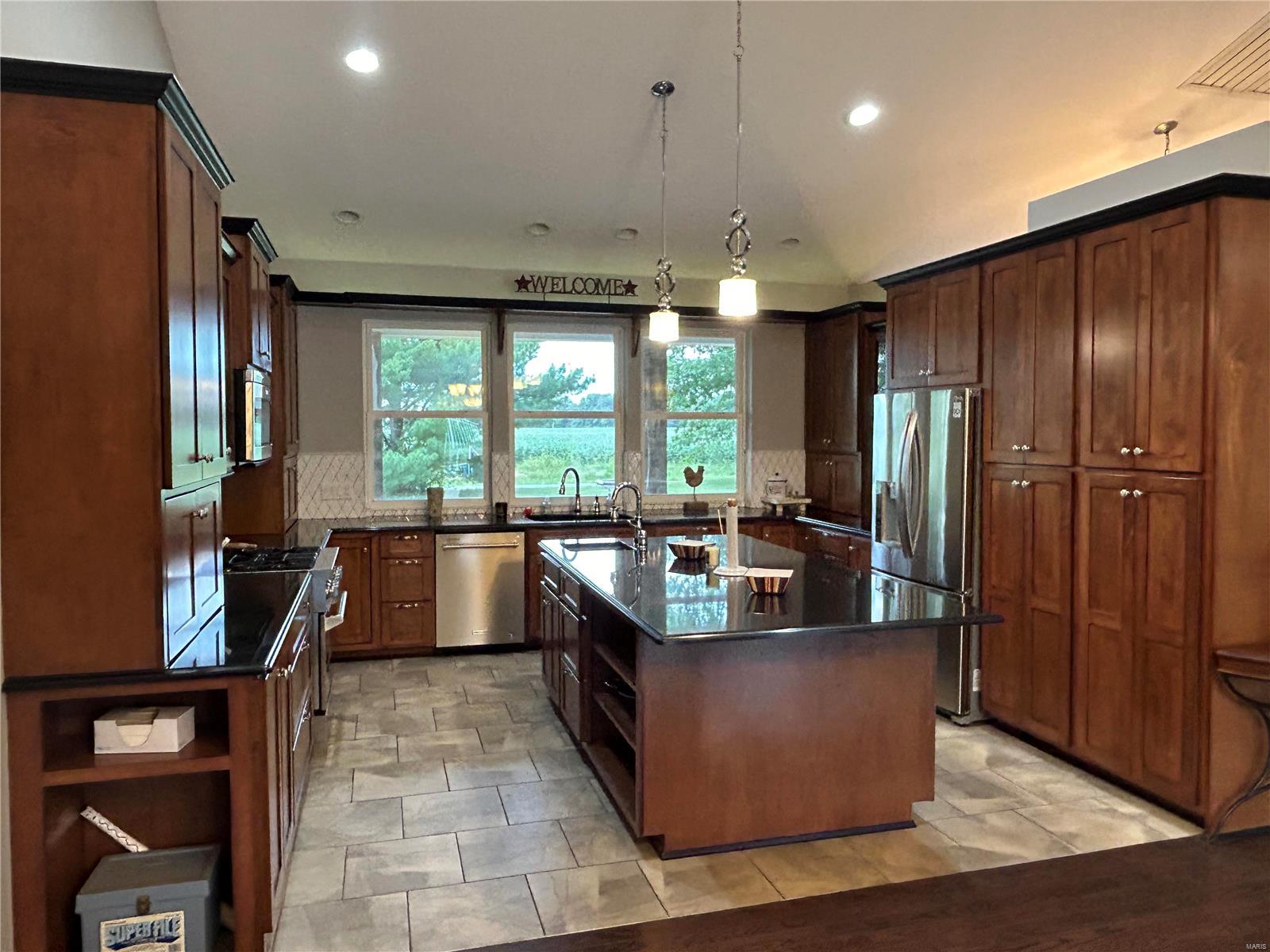 10990 Lake Road Highland, IL 62249 - Photo 5 of 27