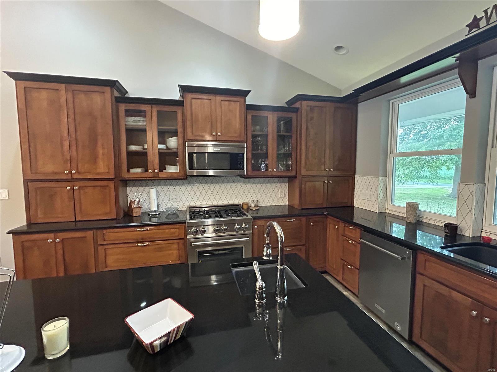 10990 Lake Road Highland, IL 62249 - Photo 7 of 27