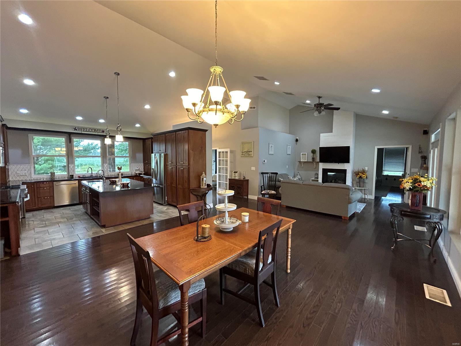 10990 Lake Road Highland, IL 62249 - Photo 10 of 27