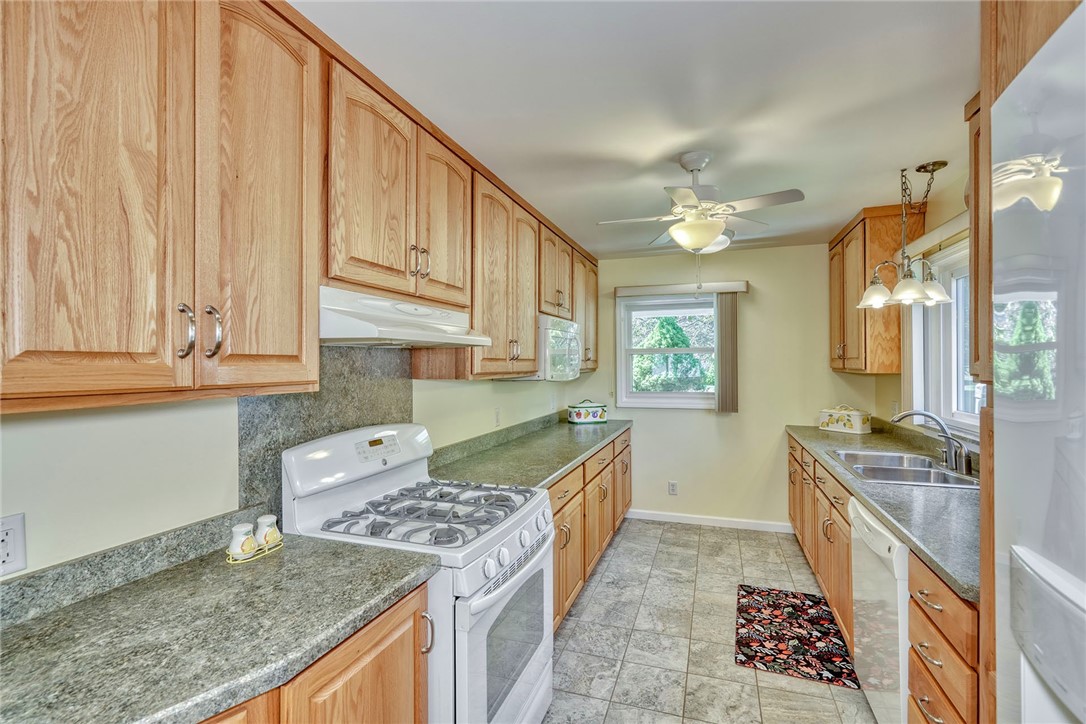 2189 Lake Road Seneca Falls, NY 13148 - Photo 10 of 45