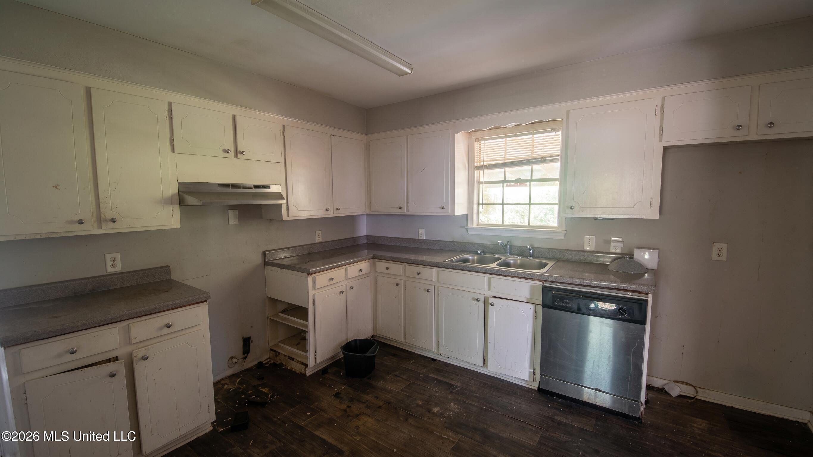 1886 Smallwood Street Jackson, MS 39212 - Photo 2 of 11 2 (Kitchen)