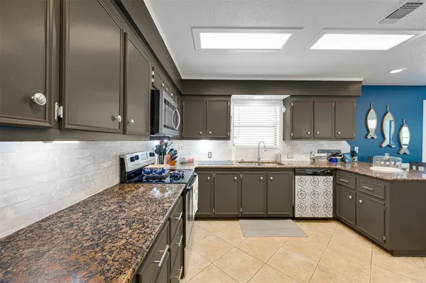 $799,000 | 536 Wildewood Drive, Chandler, TX 75758