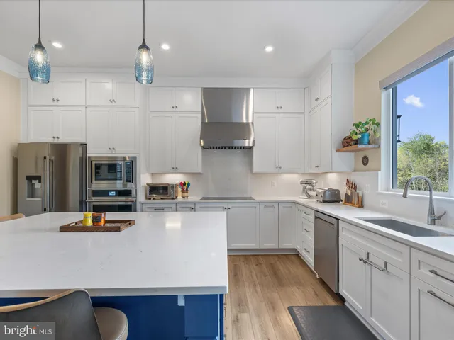 a picture of a bench in front of a wall