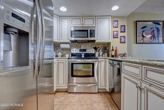 $1,600 | 2000 New River Inlet Road, Unit 1511, North Topsail Beach, NC 28460