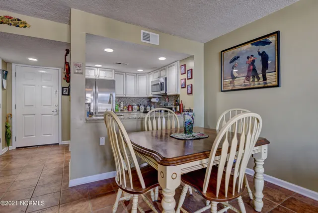 $1,600 | 2000 New River Inlet Road, Unit 1511, North Topsail Beach, NC 28460