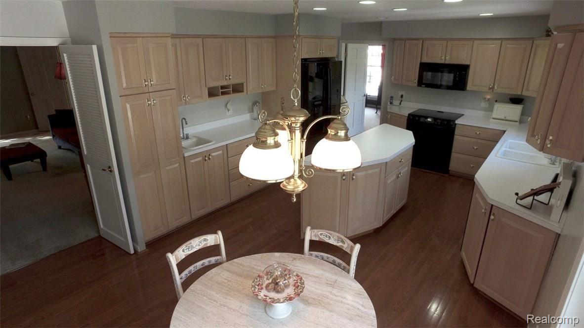 129 Coachlamp Road Rochester, MI 48306 - Photo 14 of 41 Coachlamp - 14.jpg