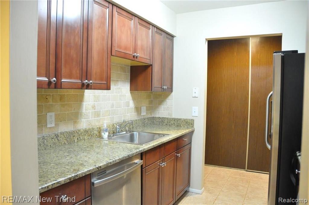 30042 Twelve Mile Road, Unit 57 Farmington, MI 48334 - Photo 23 of 29