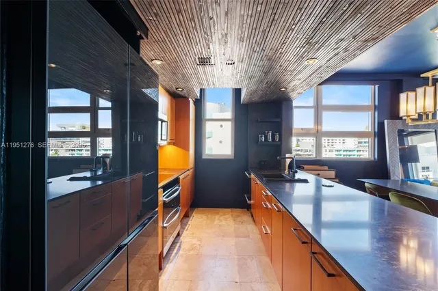 $15,000 | 200 Ocean Drive, Unit 8F, Miami Beach, FL 33139