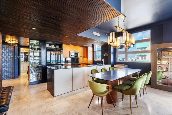 $11,500 | 200 Ocean Drive, Unit 8F, Miami Beach, FL 33139