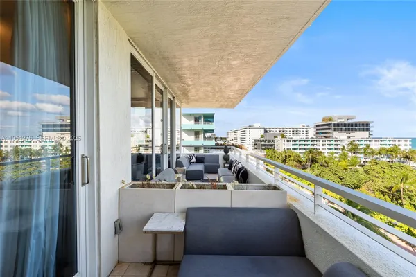 $11,500 | 200 Ocean Drive, Unit 8F, Miami Beach, FL 33139