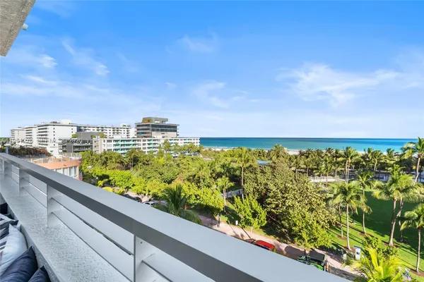 $11,500 | 200 Ocean Drive, Unit 8F, Miami Beach, FL 33139