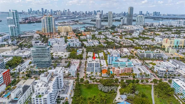 $11,500 | 200 Ocean Drive, Unit 8F, Miami Beach, FL 33139