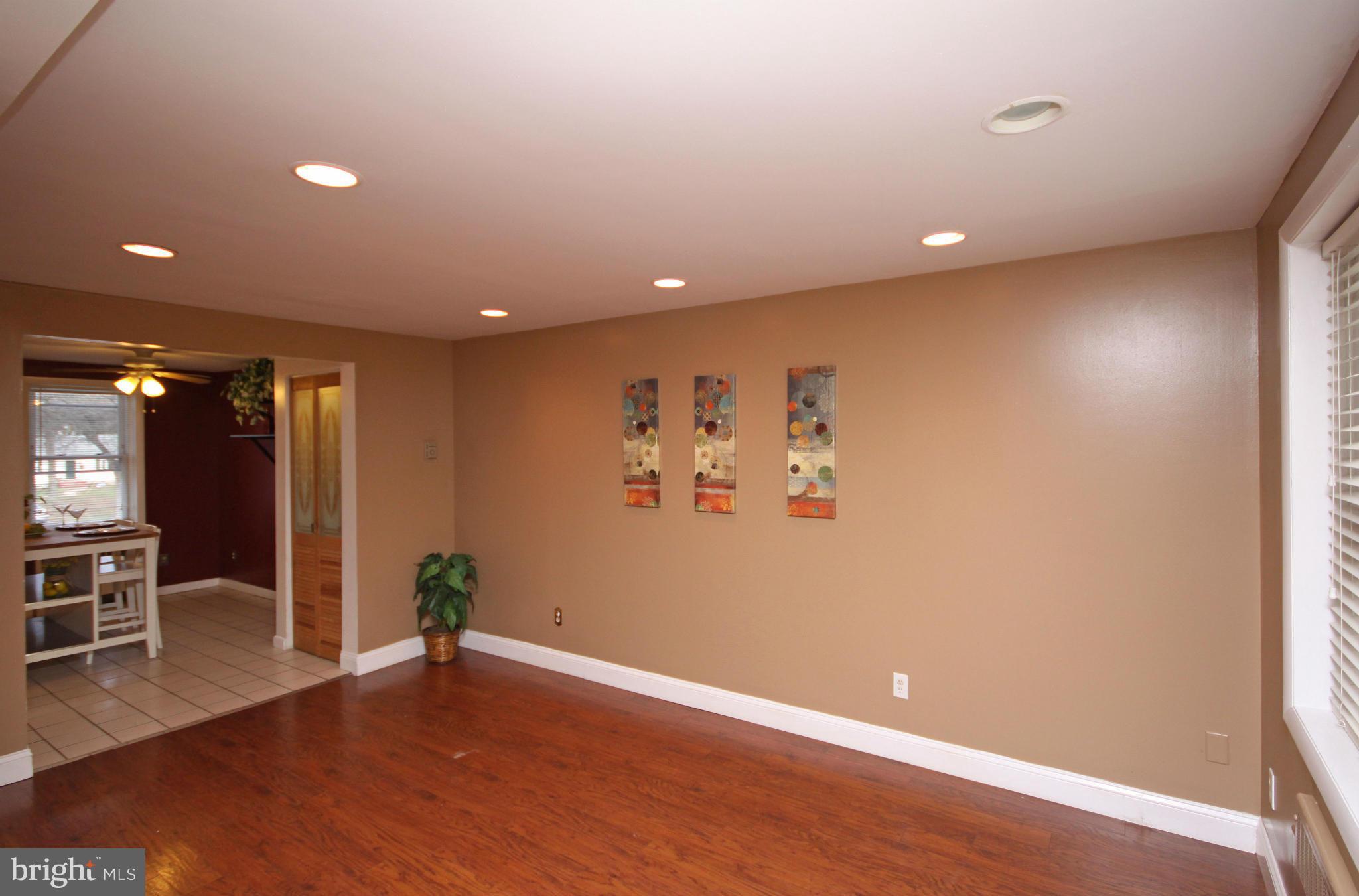 3702 Clarenell Road Baltimore, MD 21229 - Photo 15 of 28 Living Room