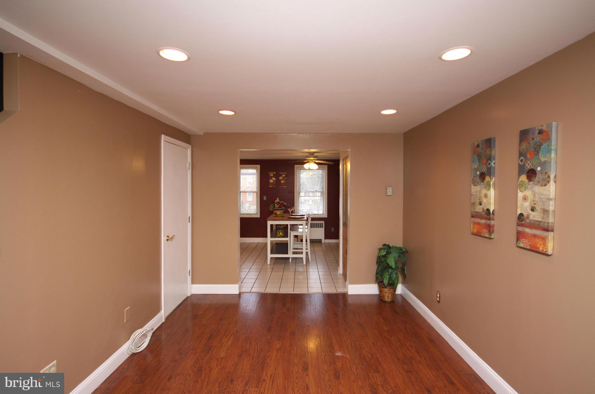 3702 Clarenell Road Baltimore, MD 21229 - Photo 3 of 28 Living Room
