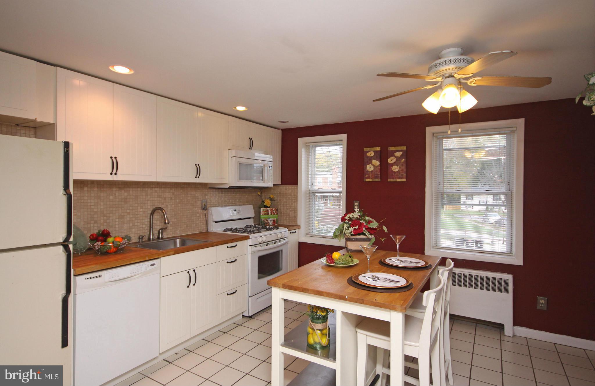 3702 Clarenell Road Baltimore, MD 21229 - Photo 5 of 28 Kitchen