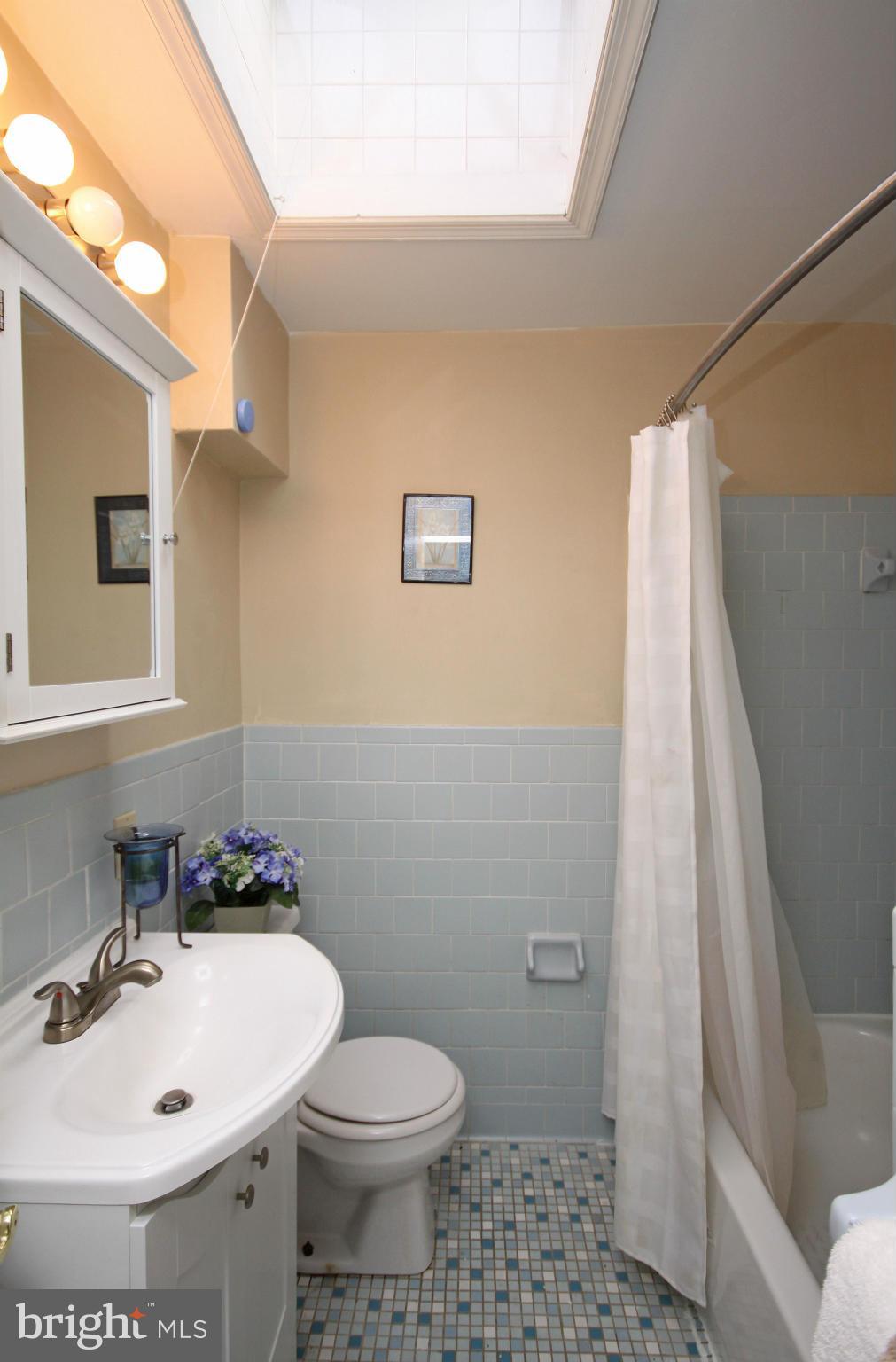 3702 Clarenell Road Baltimore, MD 21229 - Photo 9 of 28 Bath