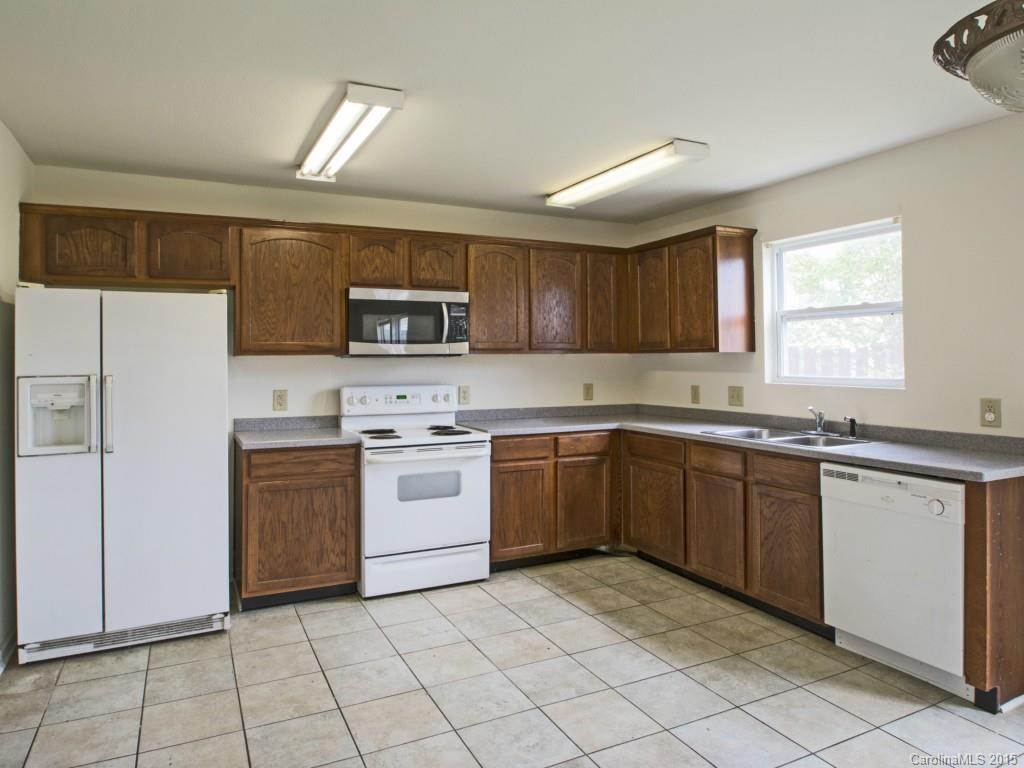 14215 Luscombe Farm Road Charlotte, NC 28278 - Photo 3 of 16