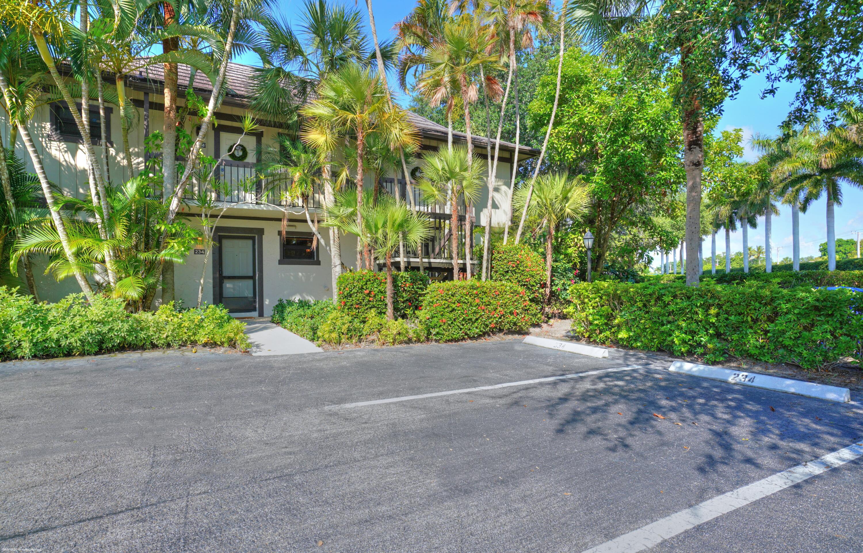 13334 Polo Club Road, Unit 234 Wellington, FL 33414 - Photo 39 of 41 a view of a garden with plants