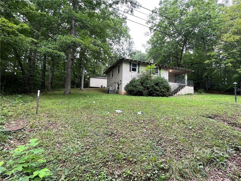 a view of a house with yard and tree s