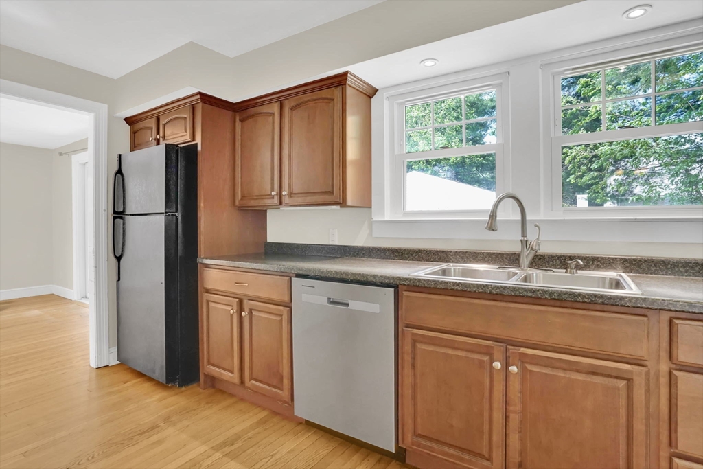 82 Biltmore Street Springfield, MA 01108 - Photo 8 of 39