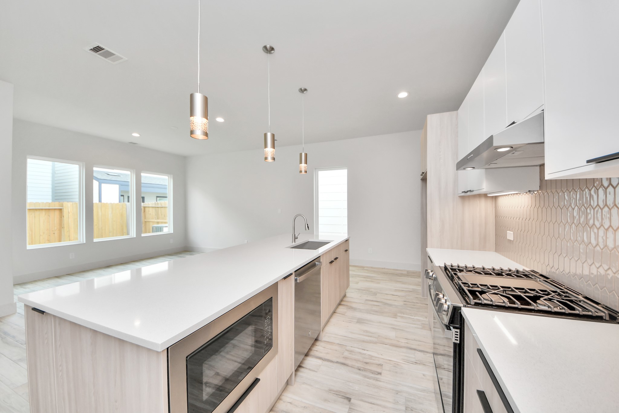 4022 Boho Lane Houston, TX 77045 - Photo 6 of 18 kitchen