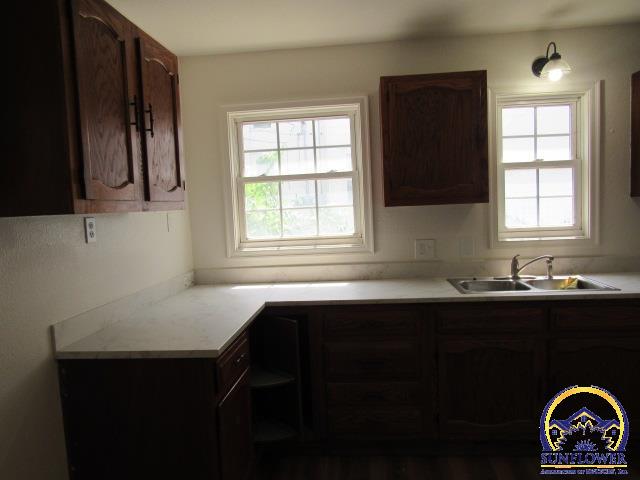 612 Southwest 5th Street Topeka, KS 66603 - Photo 10 of 18