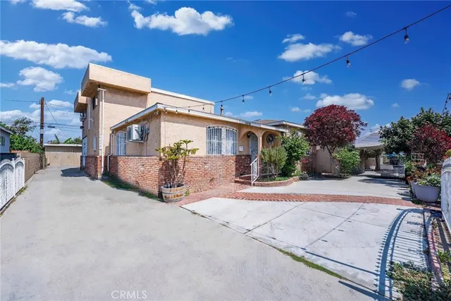 a view of a house with entertaining space and a street view