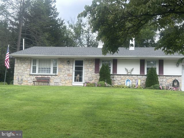 15 Robin Road Southampton, PA 18966 - Photo 2 of 22 Charming stone home with lush greenery.