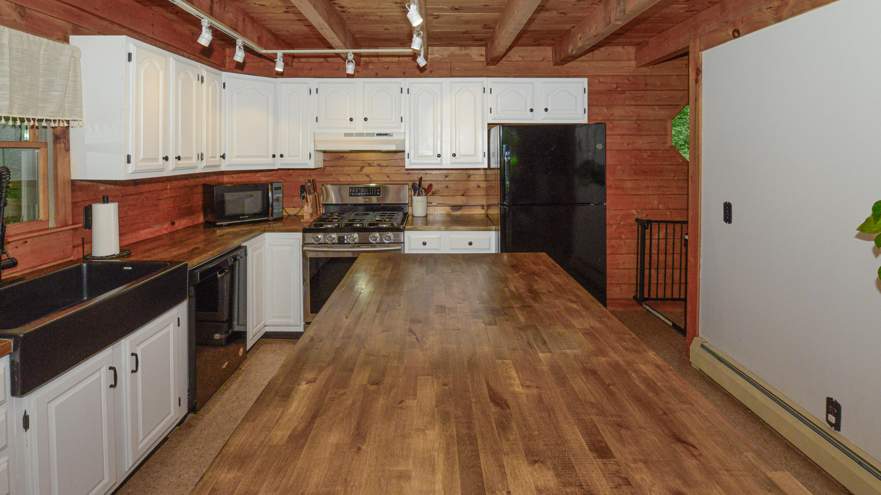585 Parsonsfield Road Limerick, ME 04048 - Photo 44 of 106 585 parsonsfield road interior-12