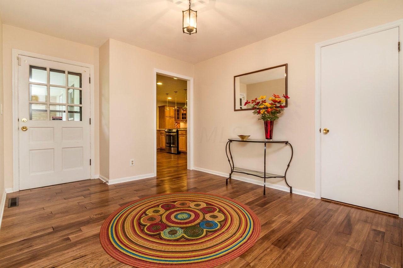 880 Greenridge Road Columbus, OH 43235 - Photo 2 of 34 Gallery Image 2