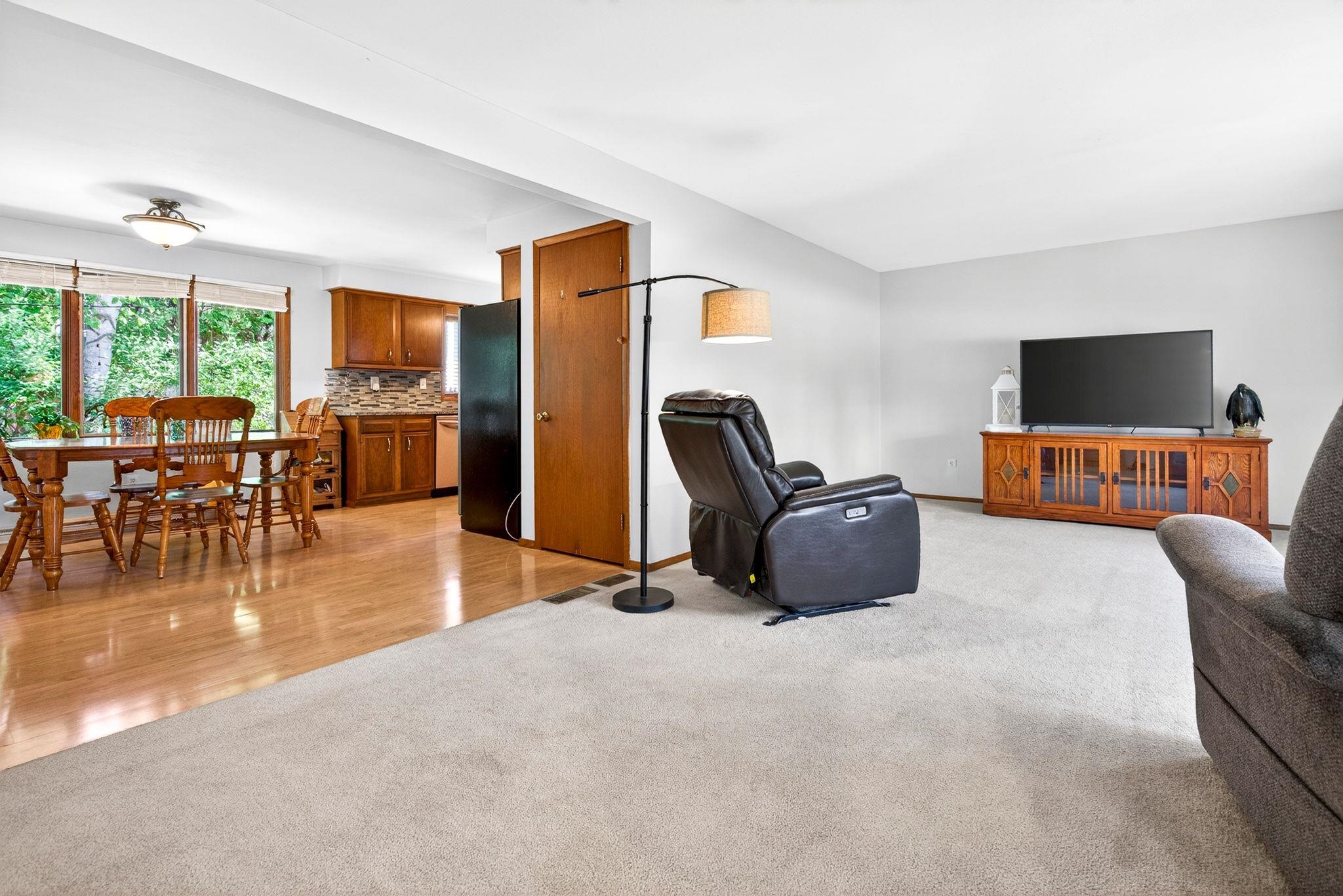 3320 East Crestview Drive Appleton, WI 54915 - Photo 5 of 45