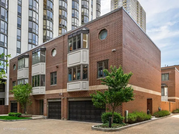 $1,295,000 | 1740 North Clark Street, Unit 1724, Chicago, IL 60614