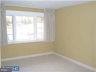 943 Edgewood Drive Springfield, PA 19064 - Photo 8 of 12