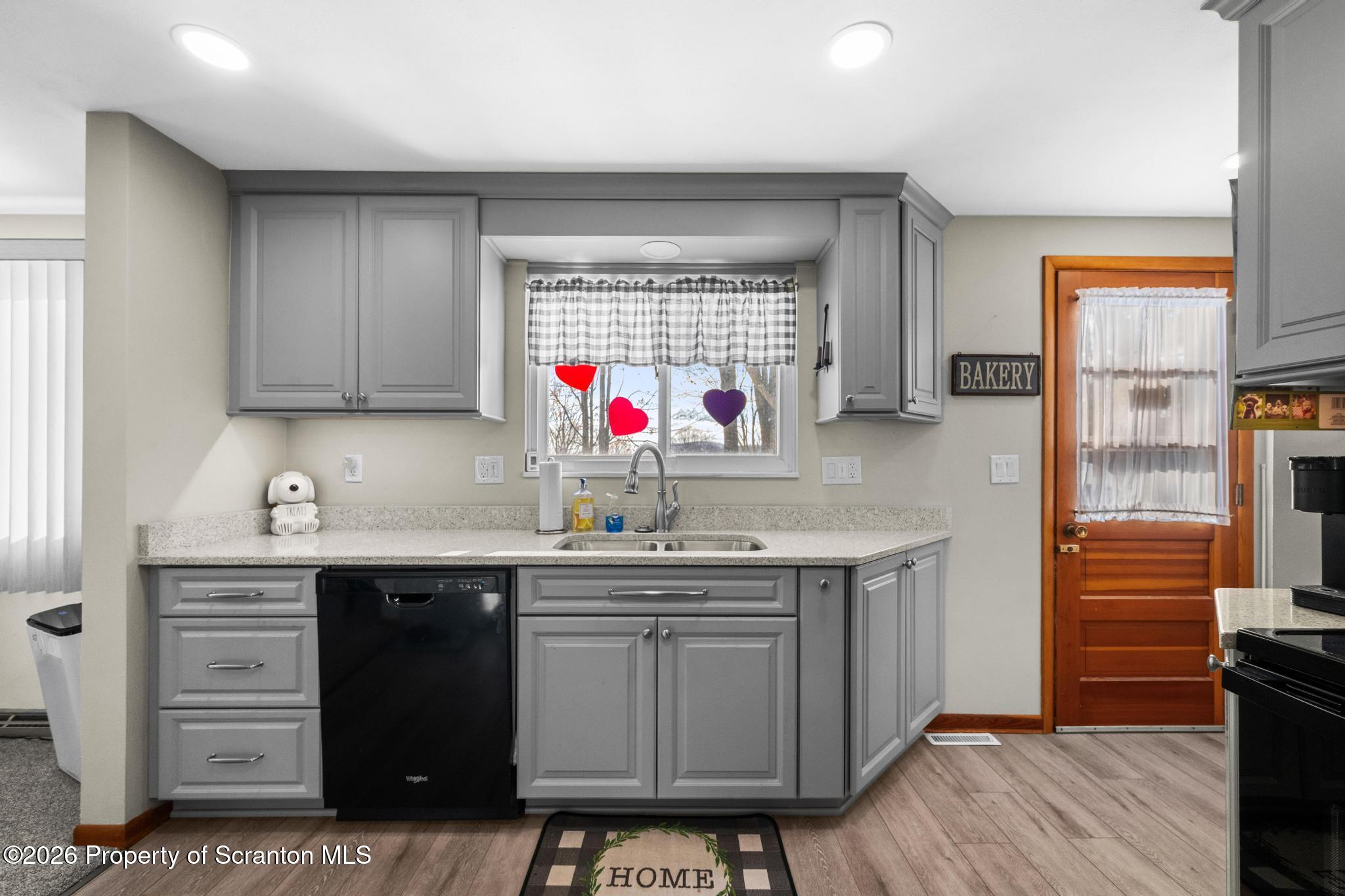 607 Meadow Lane Clarks Summit, PA 18411 - Photo 8 of 51 DSC_8158-2