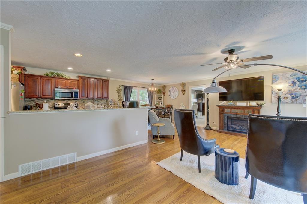 12108 Oak Ridge Road Independence, MO 64052 - Photo 2 of 51