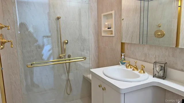 $399,000 | 269 Grand Central Parkway, Unit 31P | Glen Oaks