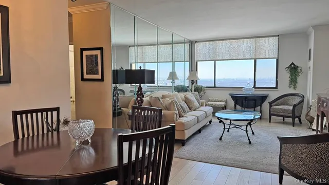 $399,000 | 269 Grand Central Parkway, Unit 31P | Glen Oaks