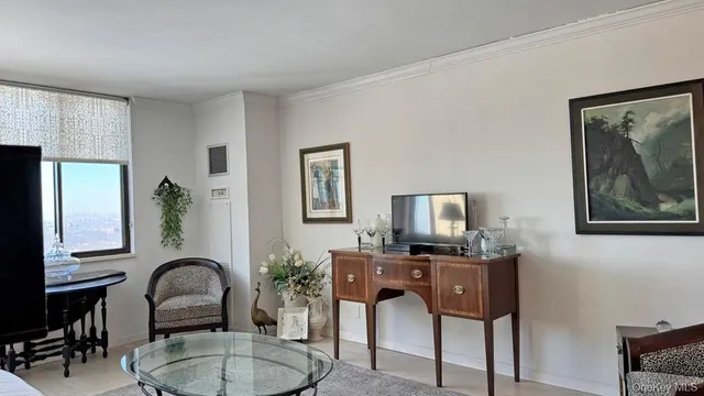 $399,000 | 269 Grand Central Parkway, Unit 31P | Glen Oaks