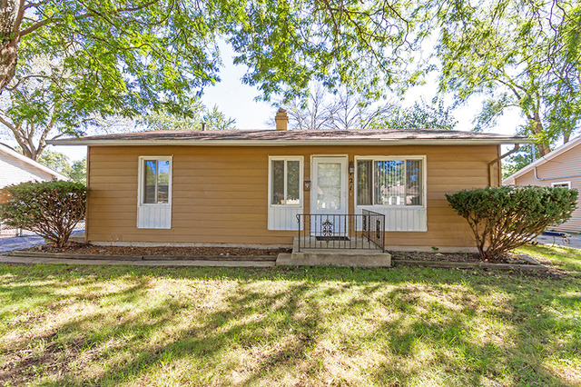 121 South Maxon Lane Streamwood, IL 60107 - Photo 1 of 23