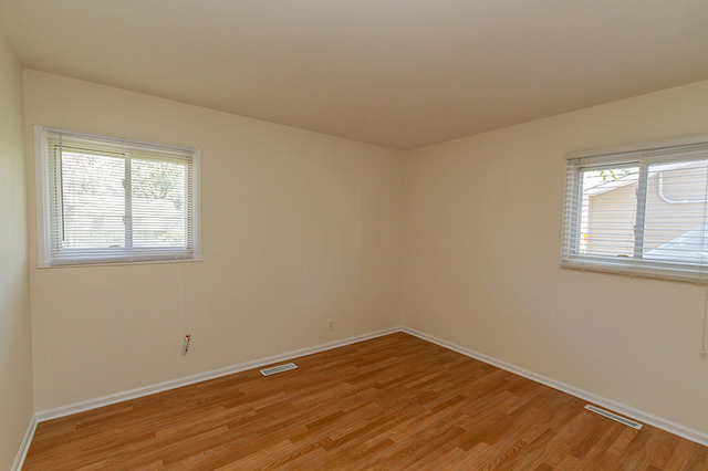 121 South Maxon Lane Streamwood, IL 60107 - Photo 14 of 23