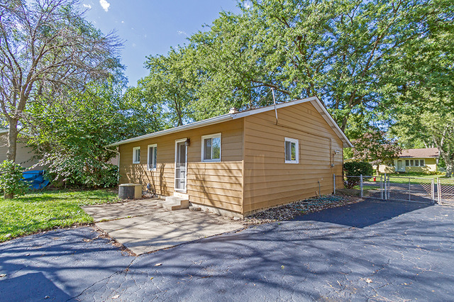 121 South Maxon Lane Streamwood, IL 60107 - Photo 22 of 23