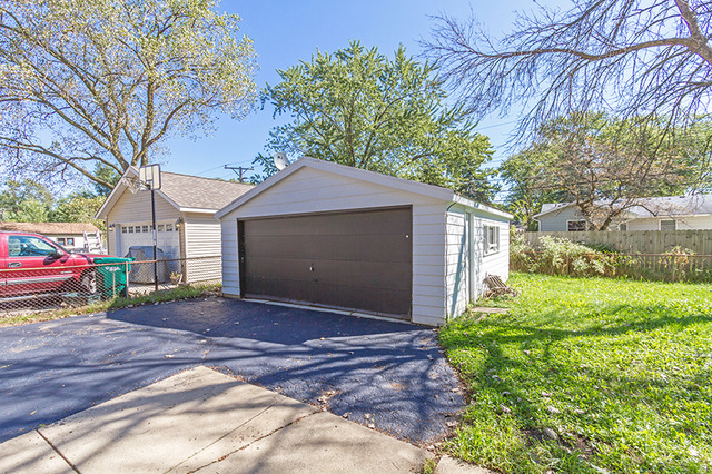 121 South Maxon Lane Streamwood, IL 60107 - Photo 4 of 23