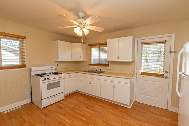 121 South Maxon Lane Streamwood, IL 60107 - Photo 5 of 23