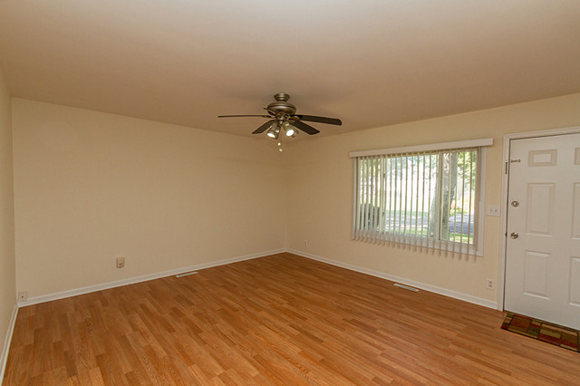 121 South Maxon Lane Streamwood, IL 60107 - Photo 8 of 23